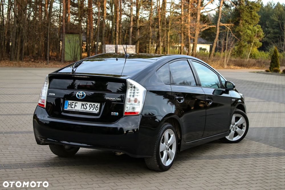 Toyota Prius (Hybrid) Executive - 13