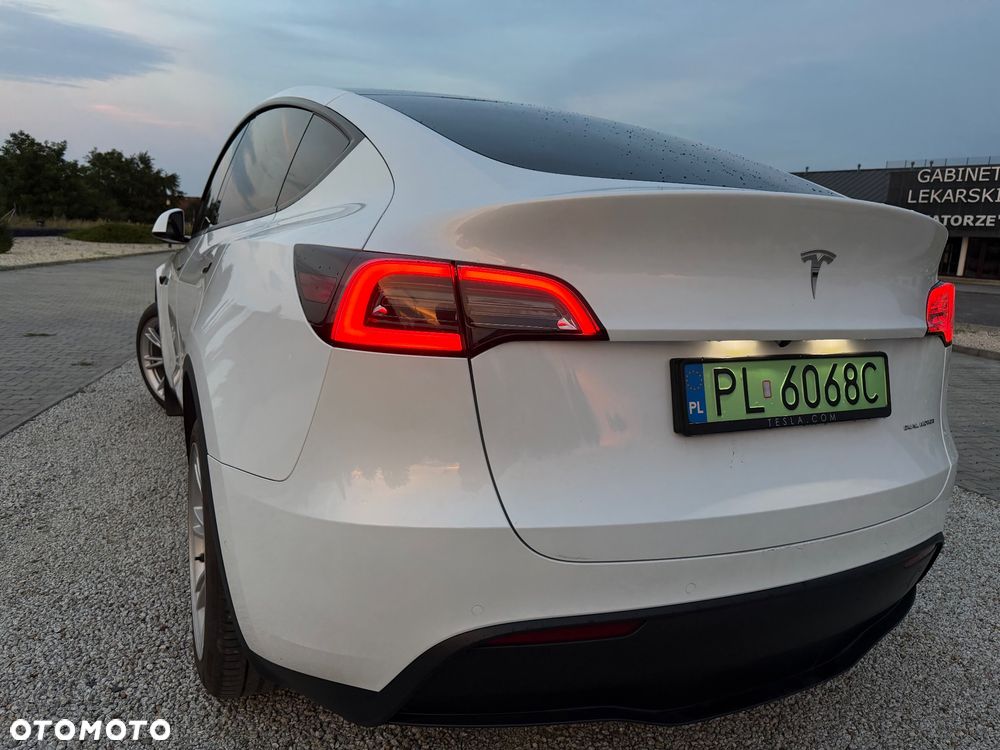Tesla Model Y - 17