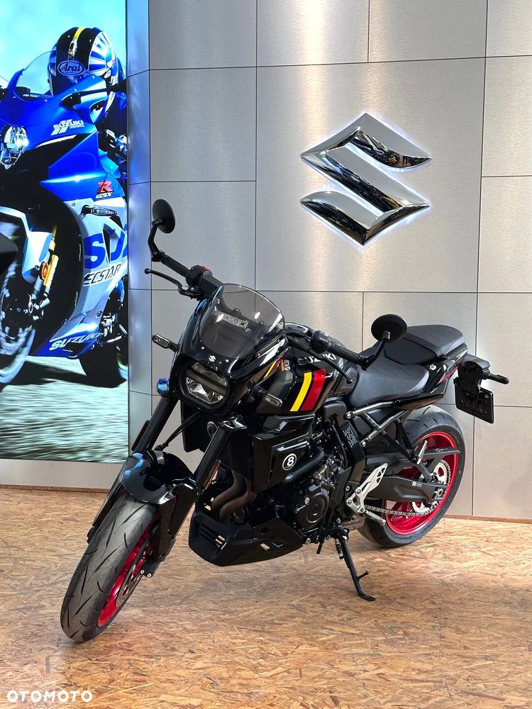 Suzuki GSX - 11
