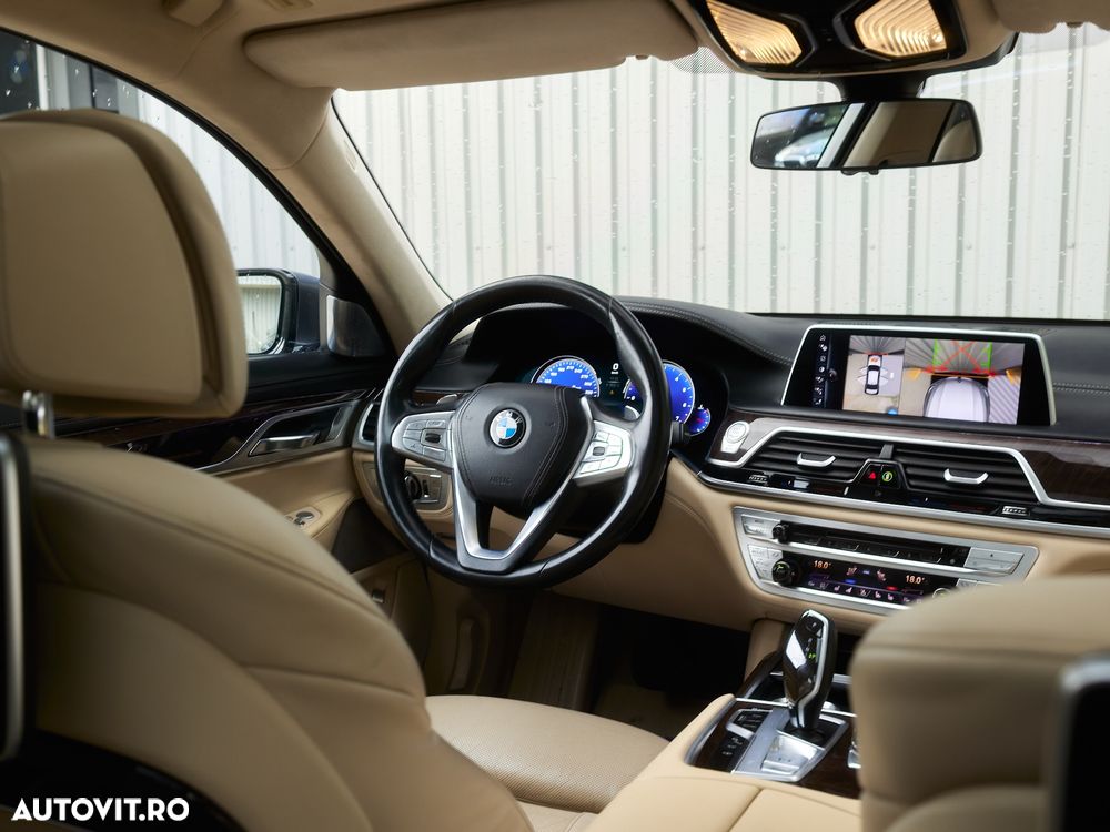 BMW Seria 7 750Li xDrive - 36