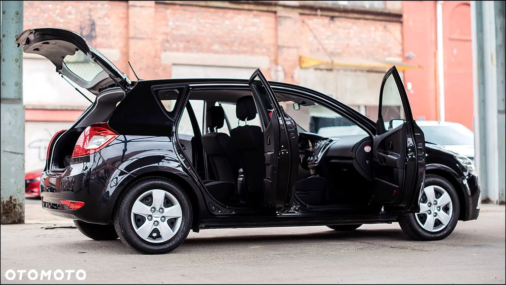 Kia Ceed - 12