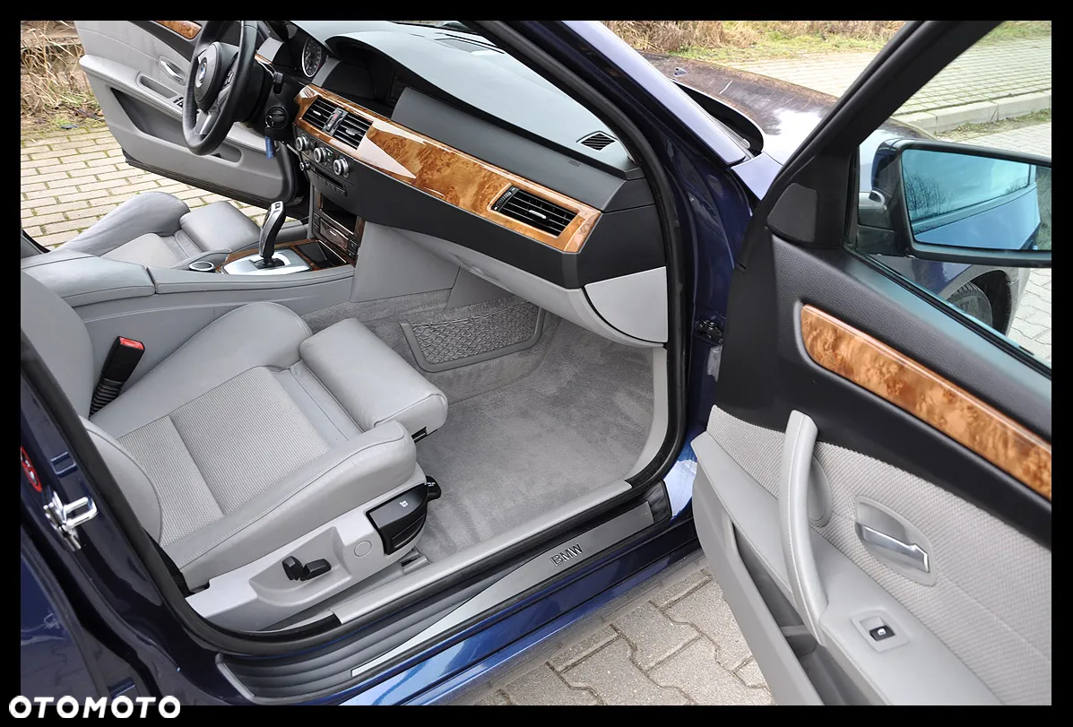 BMW Seria 5 525xi Touring Edition Lifestyle - 31
