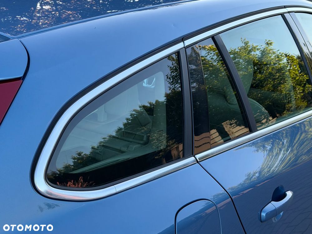 Volvo V60 D6 Plug-In-Hybrid AWD Geartronic Summum - 25