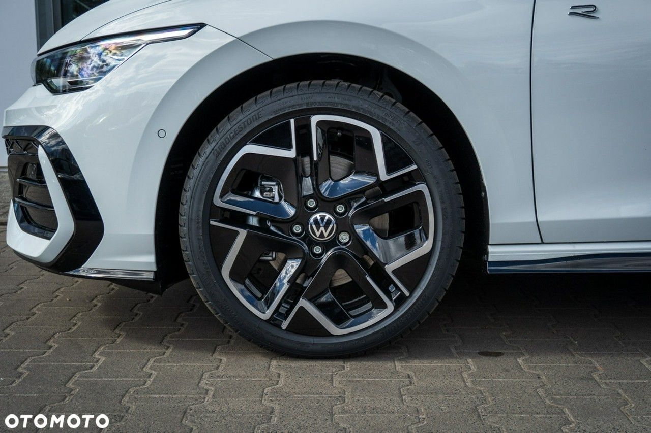 Volkswagen Golf - 6