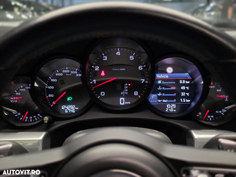 Porsche 911 Carrera 4 PDK - 30