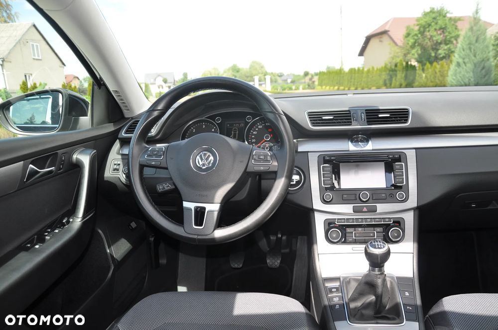 Volkswagen Passat 2.0 TDI 4Motion BlueMotion Technol Comfortline - 11