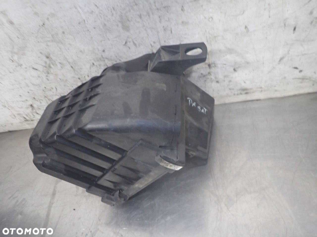 OBUDOWA FILTRA POWIETRZA VOLKSWAGEN PASSAT B5 3D0129607 - 3