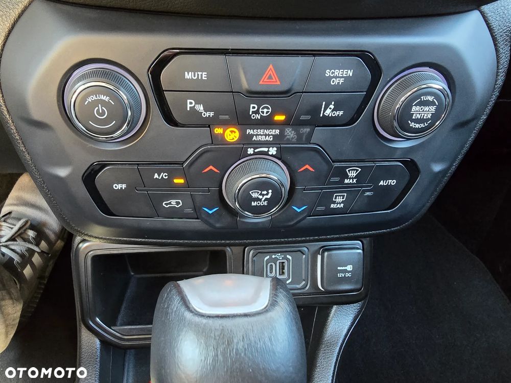 Jeep Renegade 1.5 T4 mHEV Altitude FWD S&S DCT - 23