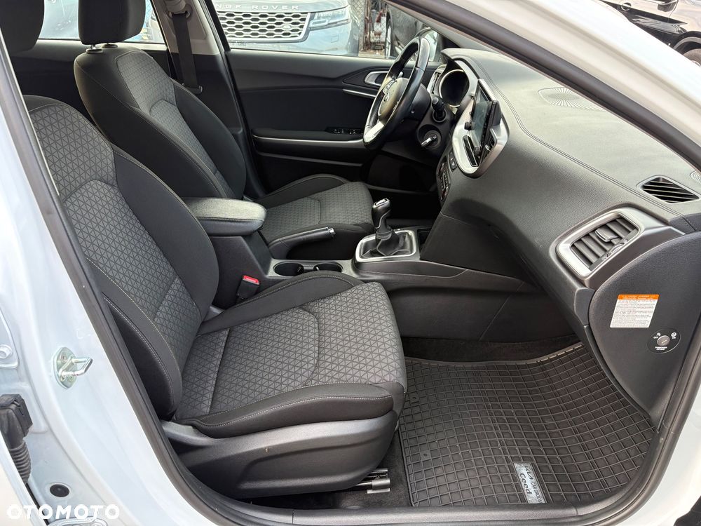 Kia Ceed - 23