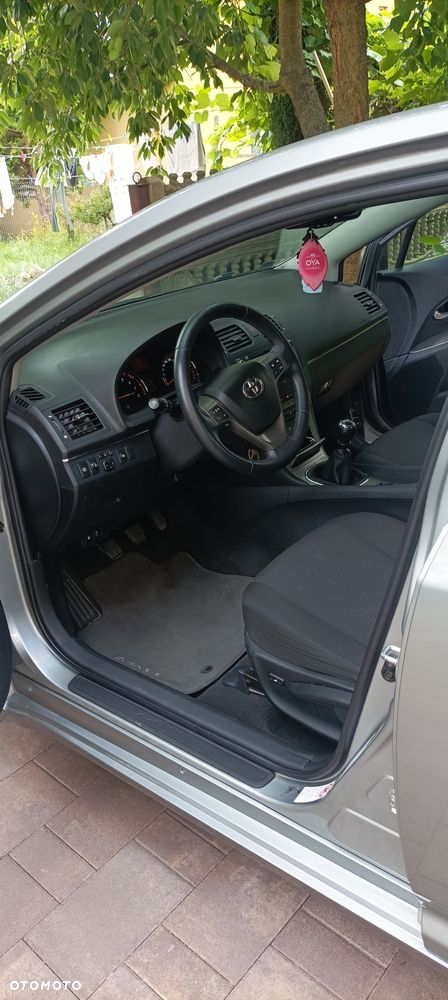 Toyota Avensis - 8