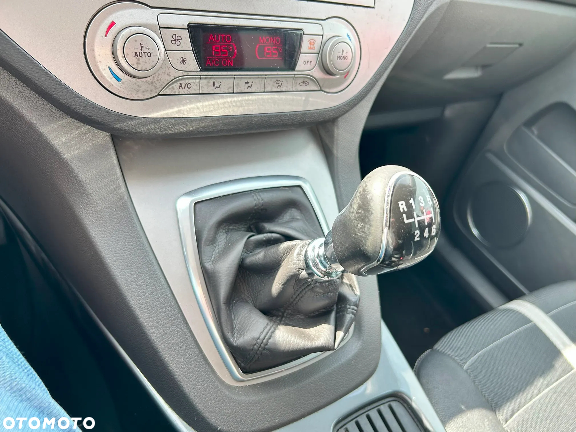 Ford Kuga - 27