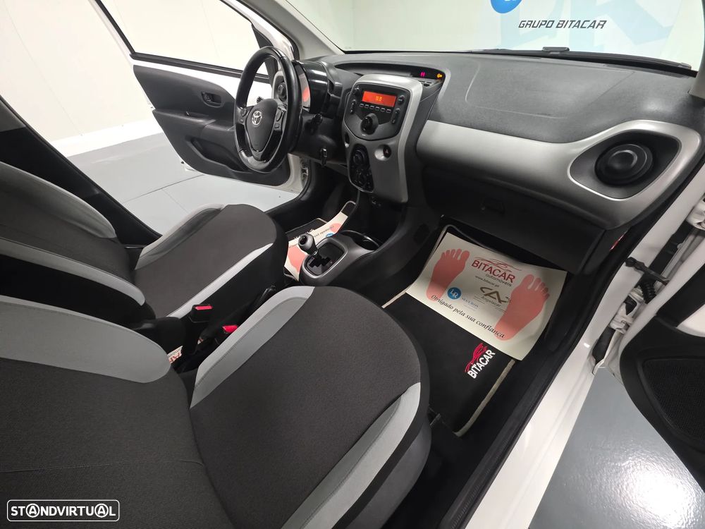 Toyota Aygo 1.0 X-Play Plus MM - 29