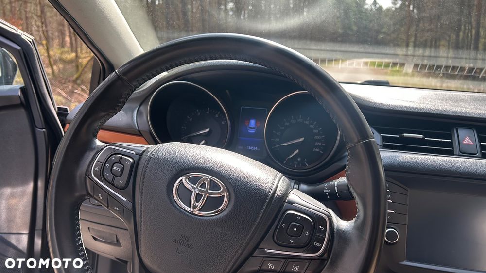 Toyota Avensis 2.0 Premium MS - 10