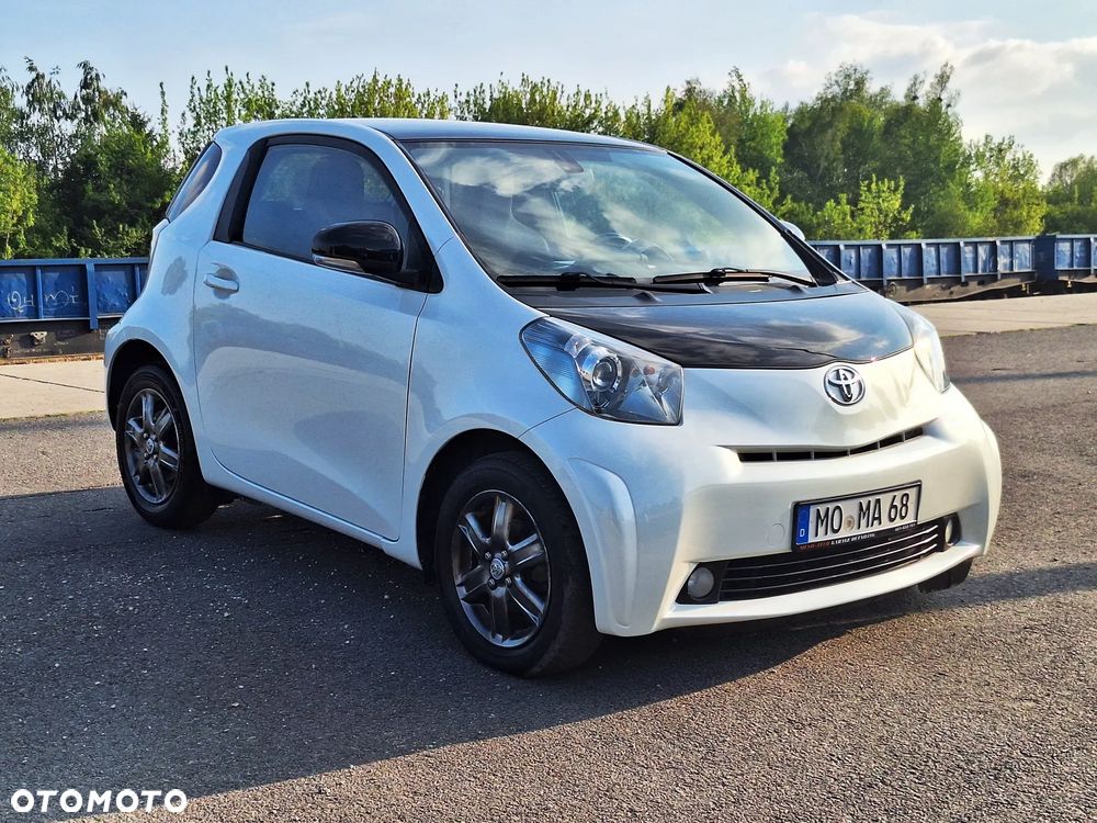 Toyota iQ 1.0 + - 1