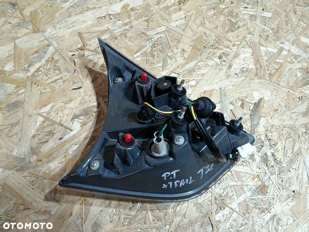 LAMPA TYŁ TYLNA PRAWA W KLAPE NISSAN X-TRAIL T32 - 2