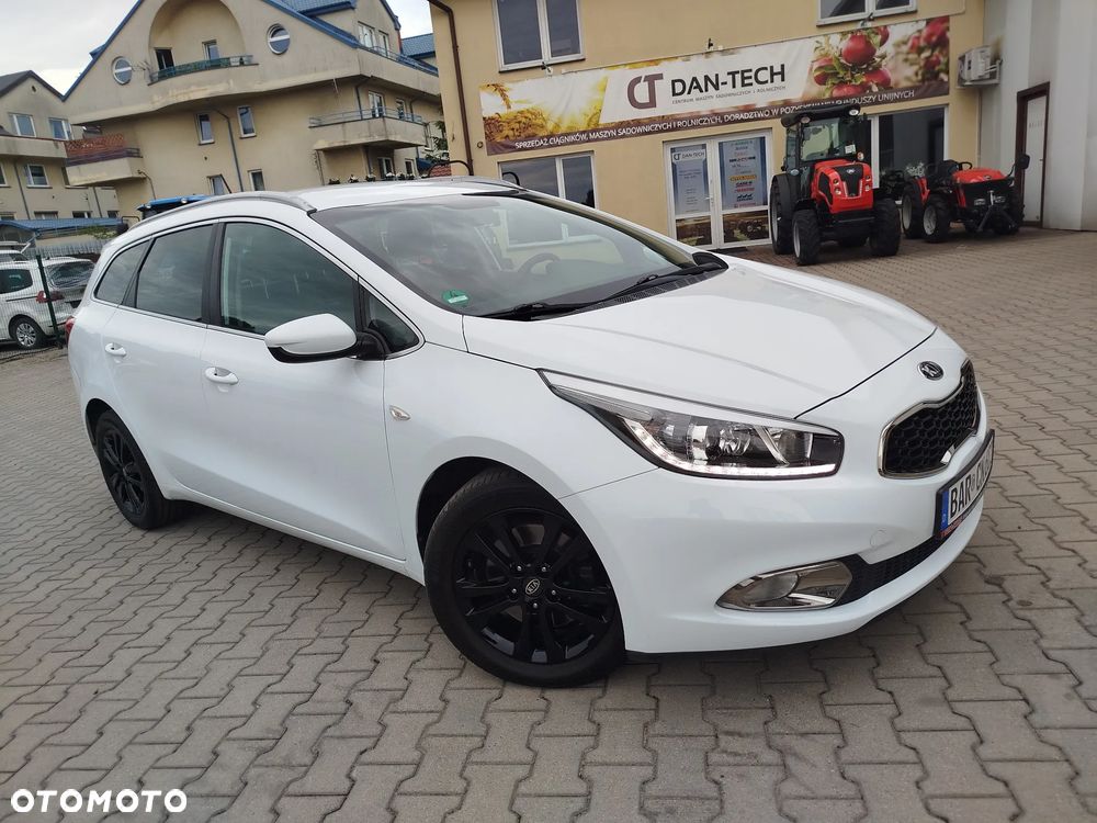 Kia Ceed 1.6 CRDi 128 Dream-Team Edition - 4