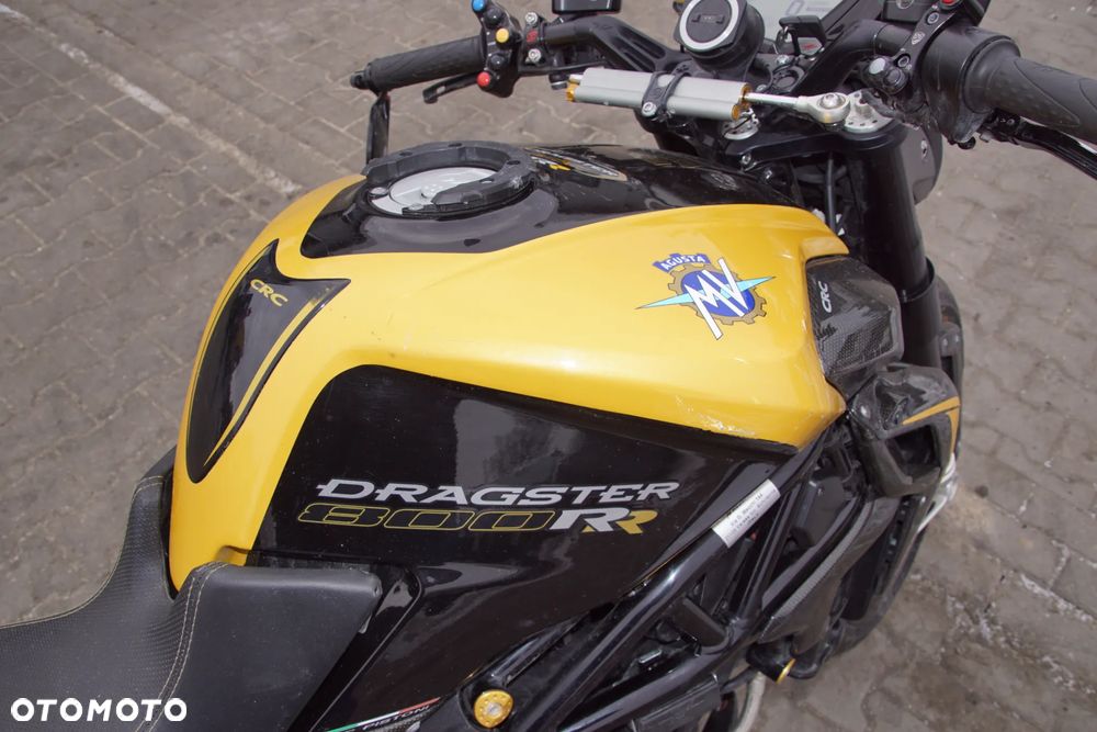 Motocykl na części 692106889 MV Agusta Dragster 800 RR 140 KM 2017R wydech hp corse koła bst włókno węglowe ohlins brembo carbon stretfighter silnik lampa lagi felgi zaciski zbiornik licznik - 16