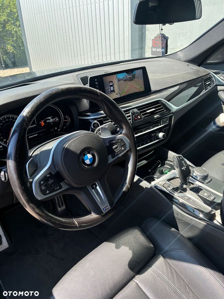 BMW Seria 5 M550i xDrive - 7