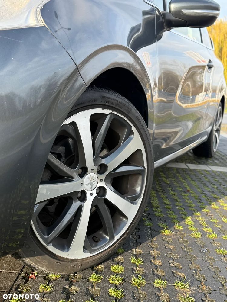 Peugeot 208 - 11