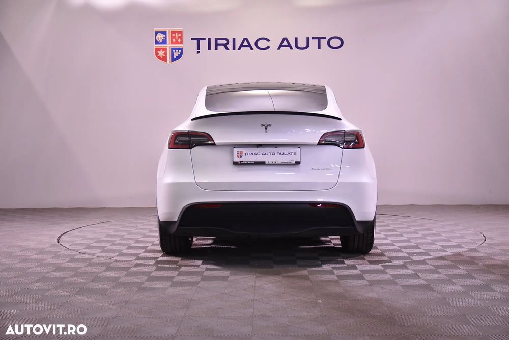 Tesla Model Y - 5