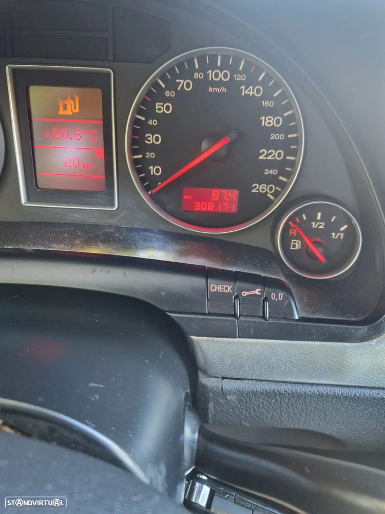Audi A4 1.6 - 23