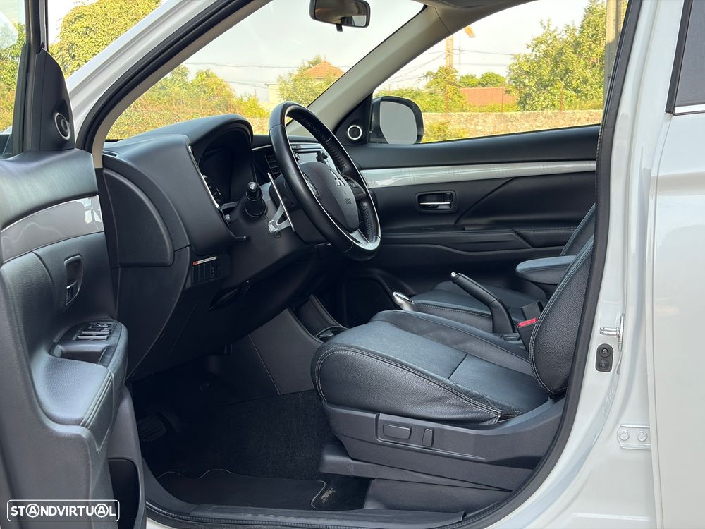 Mitsubishi Outlander 2.0 4WD - 23