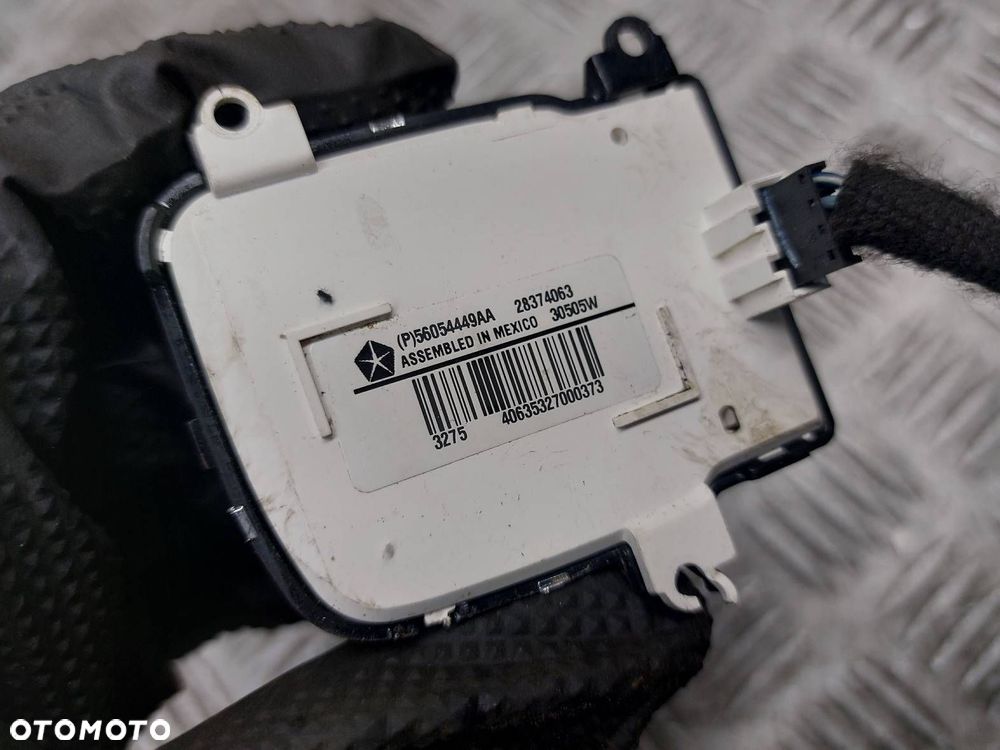 PRZEŁĄCZNIK KIEROWNICY RADIA RAM 1500 I LIFT 2013- 56054449AA - 3