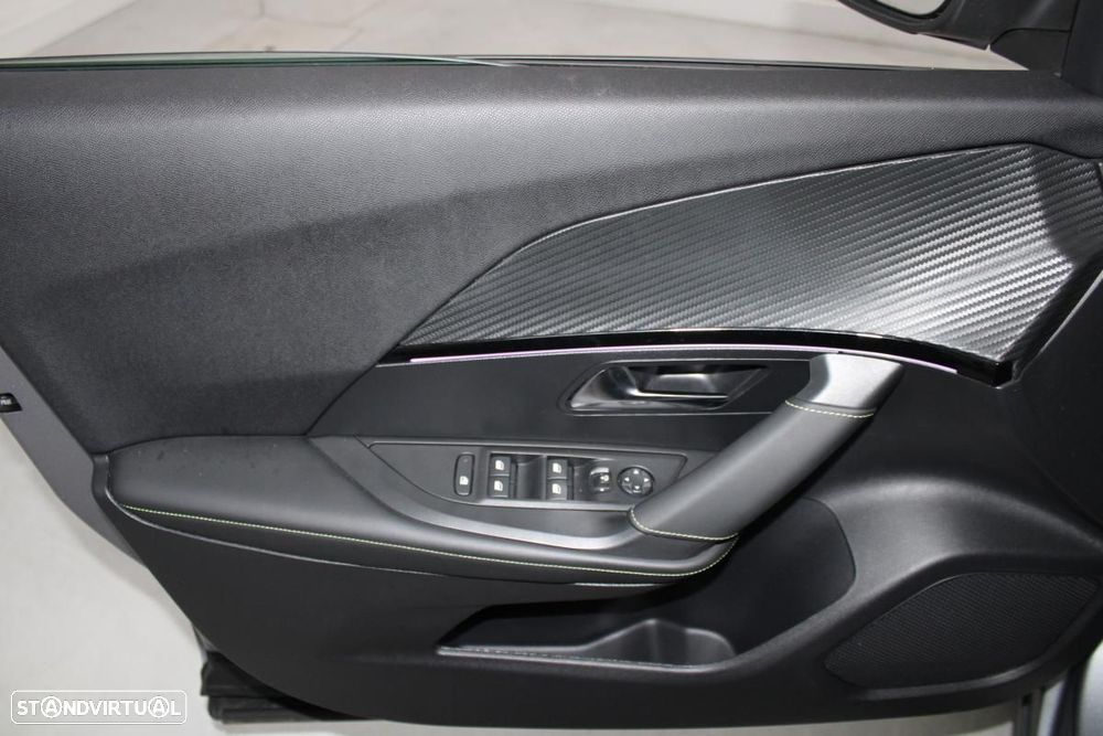 Peugeot e-2008 54 kWh GT - 10