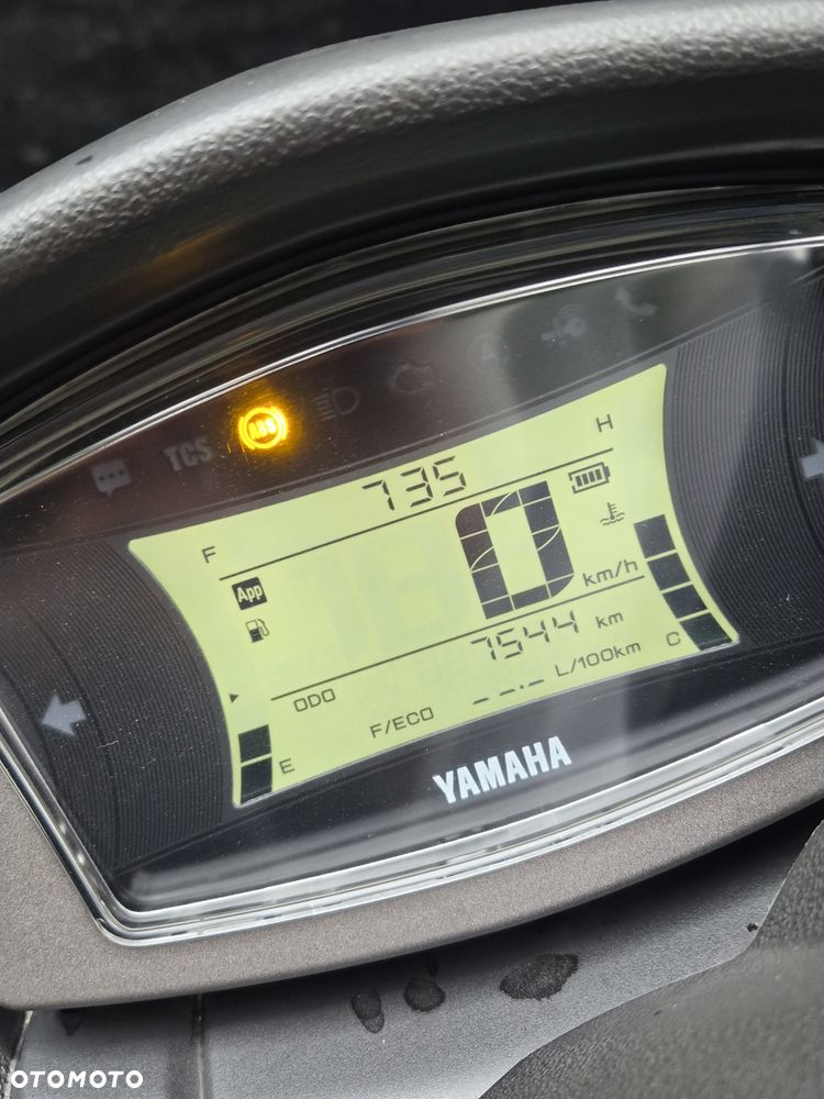 Yamaha NMAX - 10