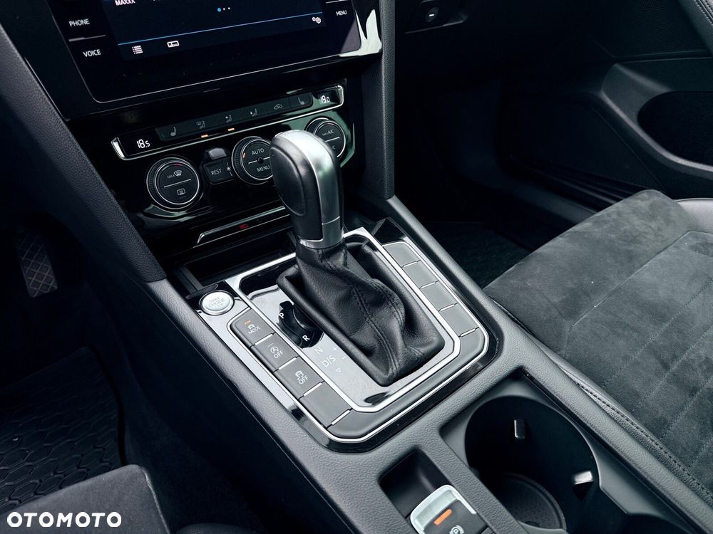 Volkswagen Passat - 11