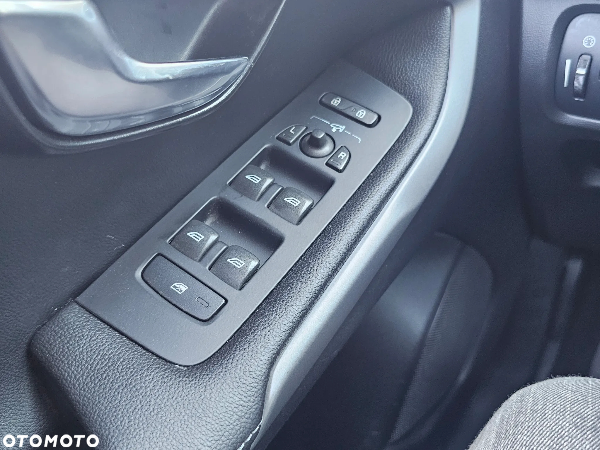 Volvo V40 D2 Momentum - 27
