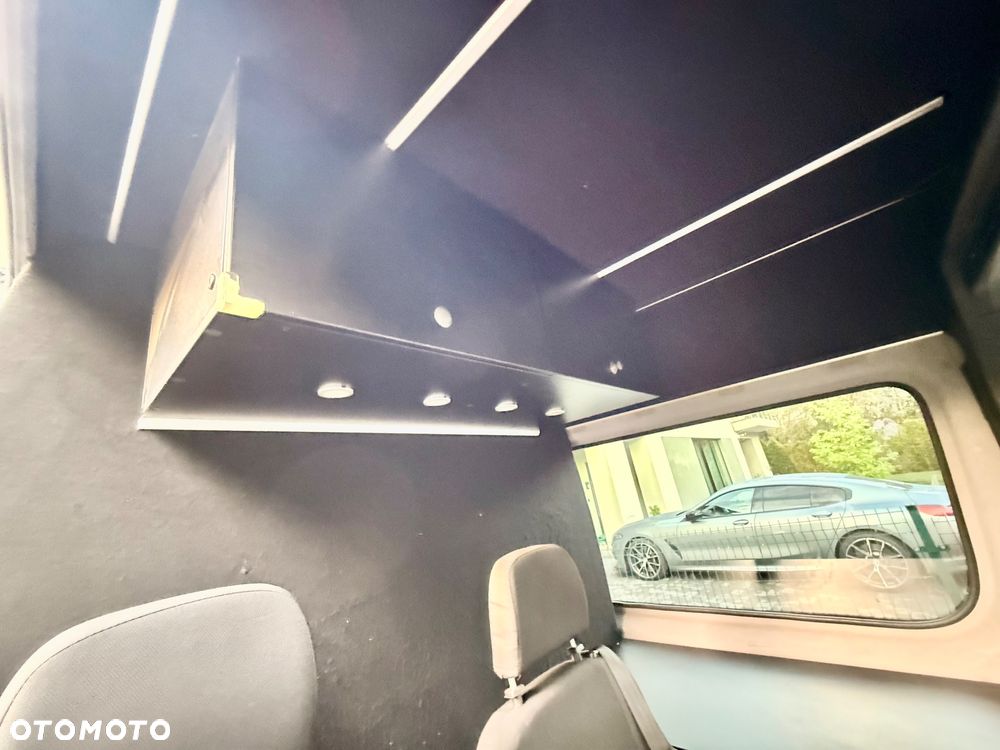 Mercedes-Benz Sprinter - 15