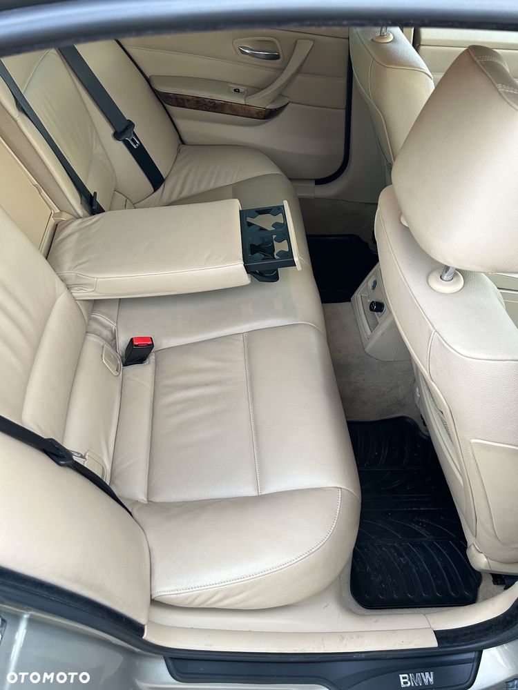 BMW Seria 3 320i Edition Sport - 16