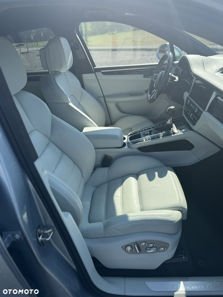 Porsche Macan Turbo - 14