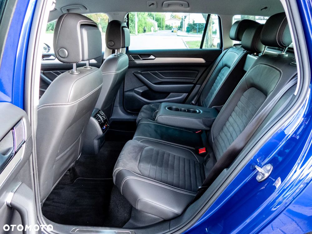 Volkswagen Passat Variant 2.0 TDI SCR DSG 4Motion Elegance - 25