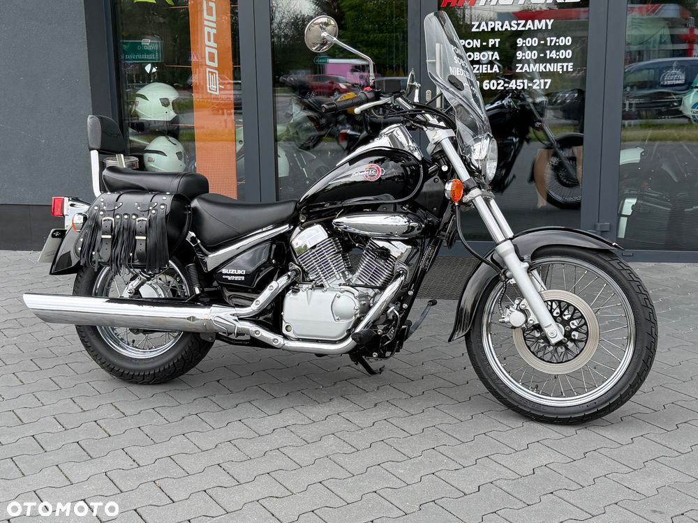 Suzuki Intruder - 1