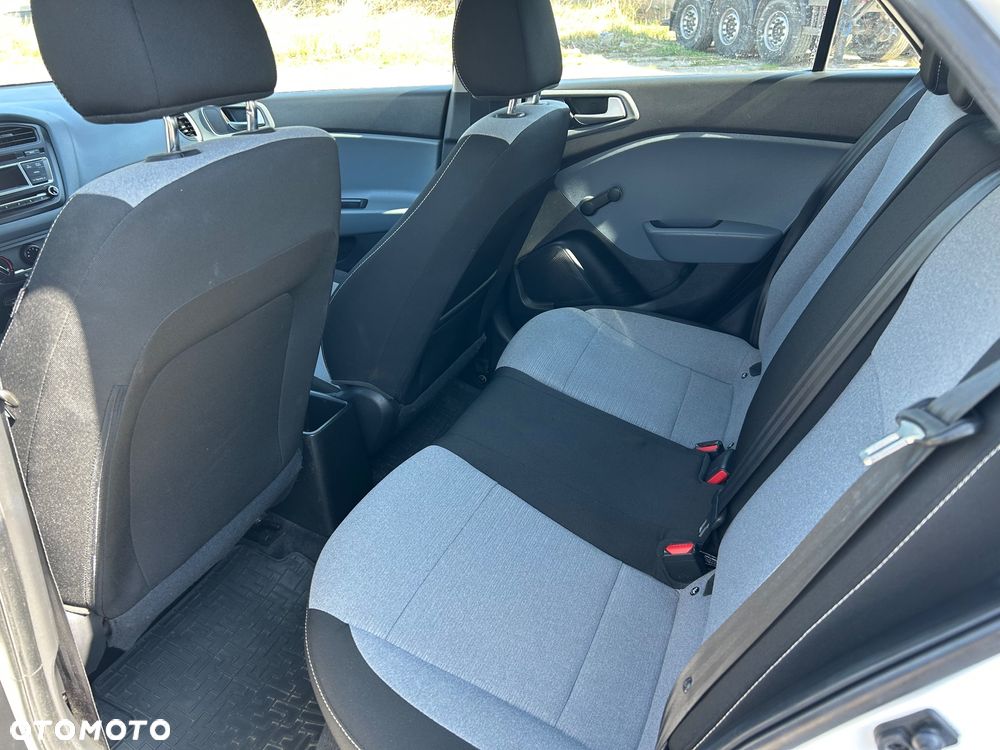 Hyundai i20 blue 1.2 - 14