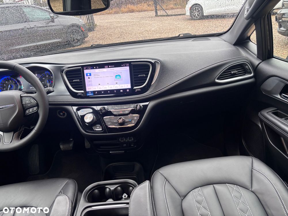 Chrysler Pacifica - 24