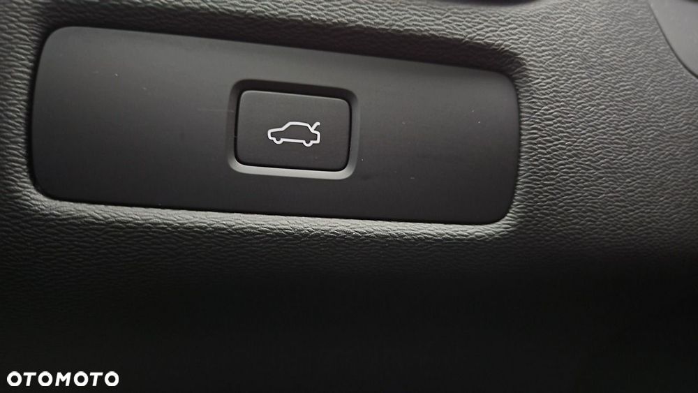 Volvo XC 60 B4 D Plus Dark - 18