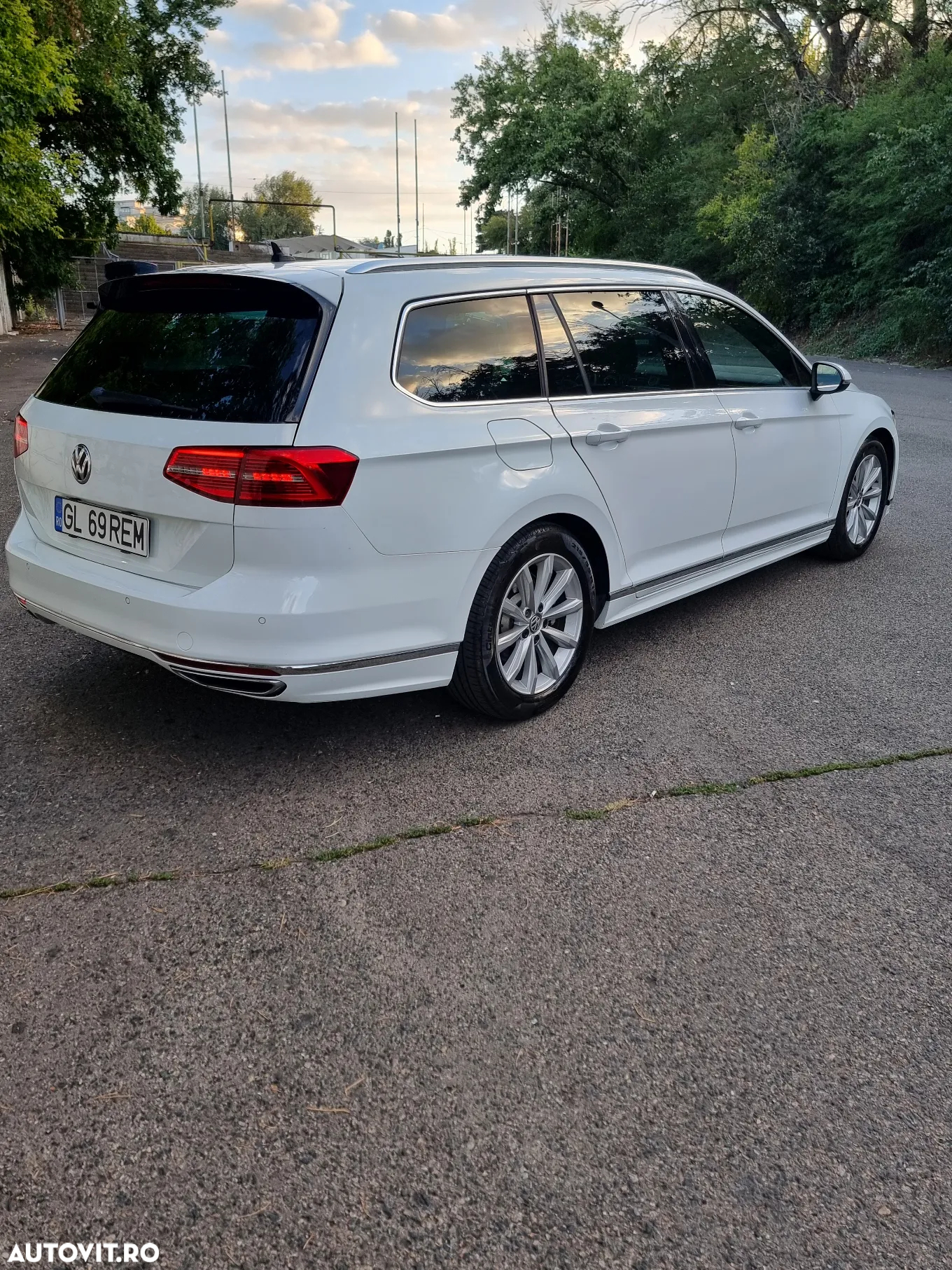 Volkswagen Passat Variant 2.0 TDI R Executive - 4