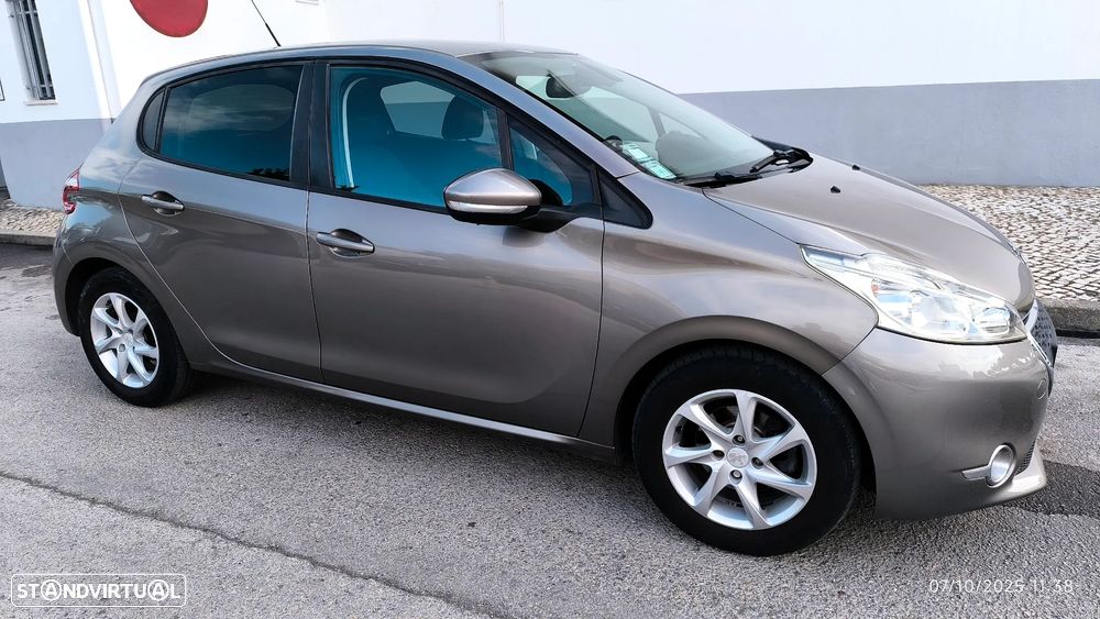 Peugeot 208 1.4 HDi SE Style - 21