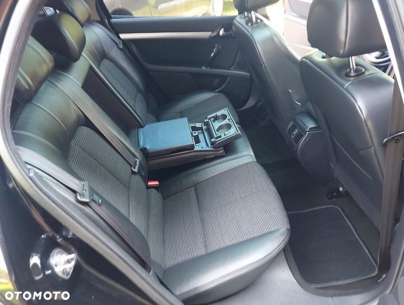 Peugeot 407 HDi 140 JBL - 32