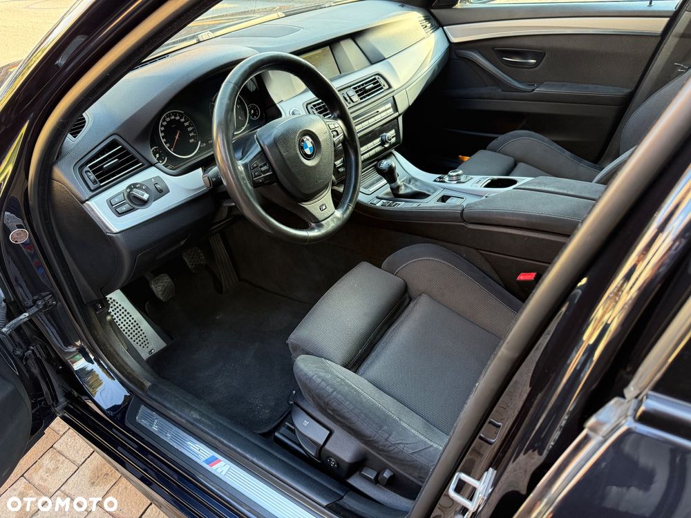 BMW Seria 5 525d - 12