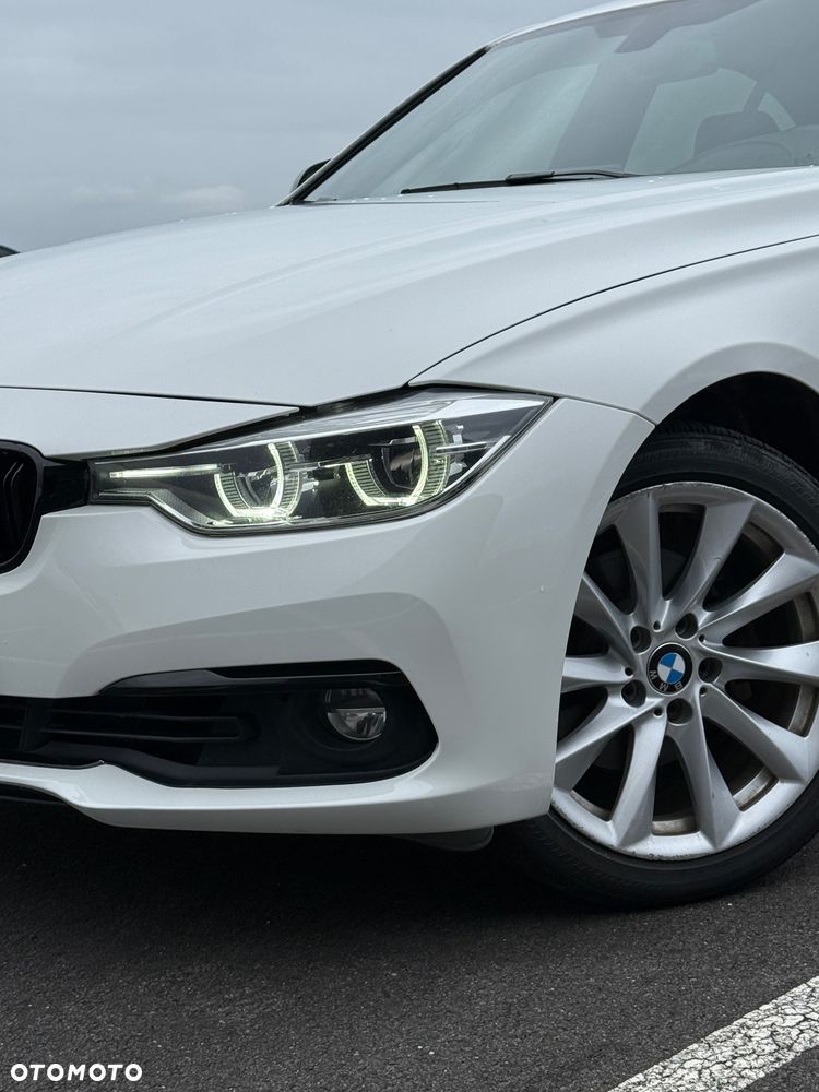 BMW Seria 3 330i - 9