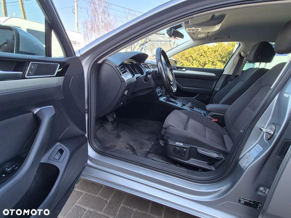 Volkswagen Passat - 22