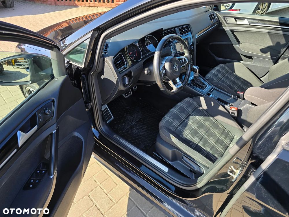 Volkswagen Golf - 8