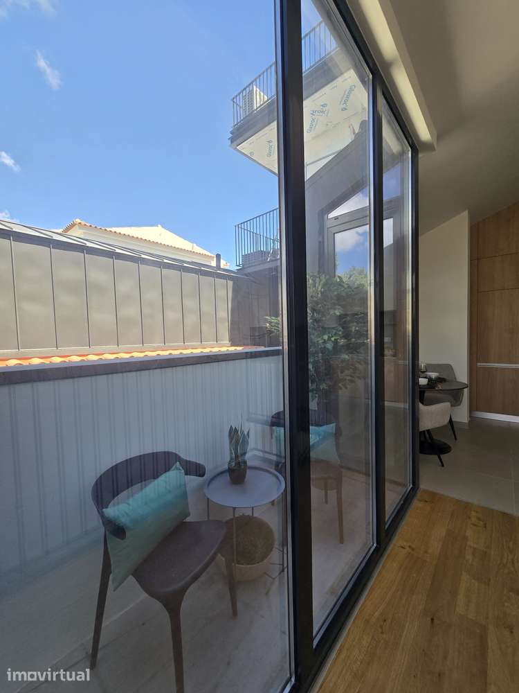Jardim Emídia — T1 Duplex · 11