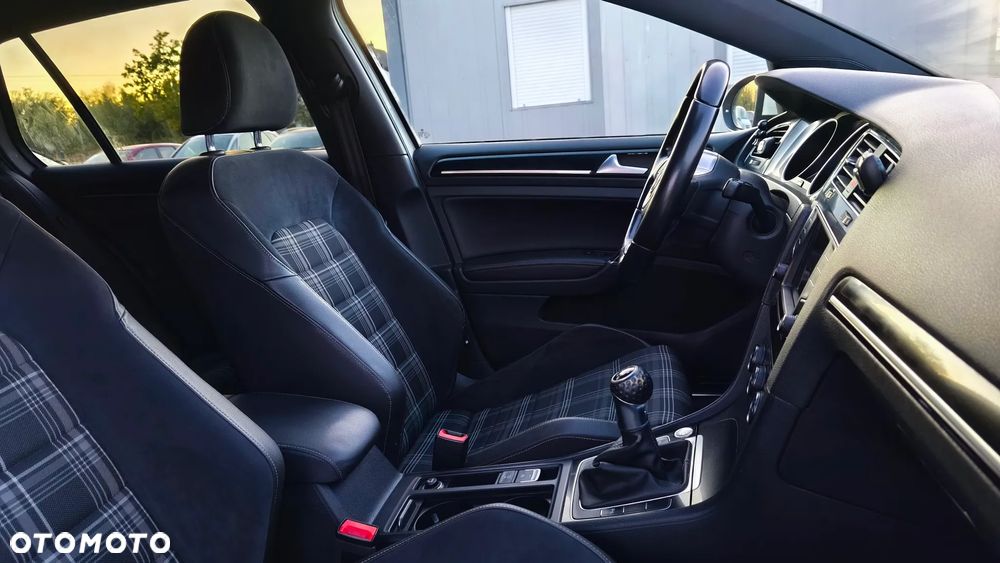 Volkswagen Golf GTD (BlueMotion Technology) - 26