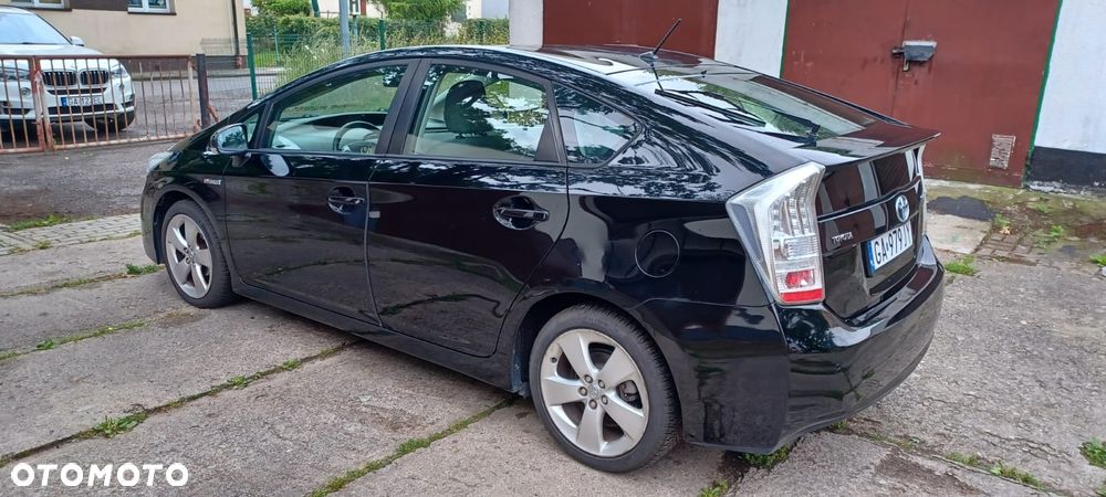 Toyota Prius 1.8 HSD Prestige - 4