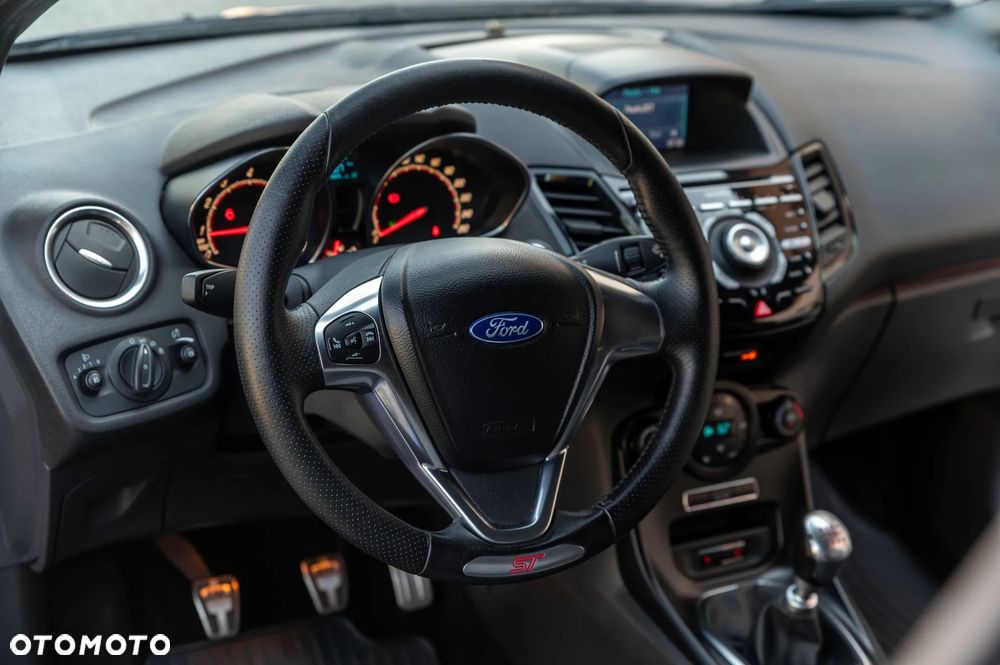 Ford Fiesta 1.6 EcoBoost ST - 23